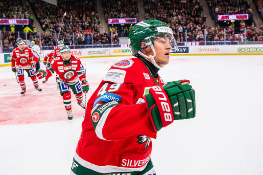 Frölundas Rhett Rakhshani jublar