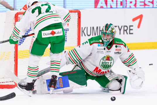 Oroligt framför Rögles målvakt Christoffer Rifalk