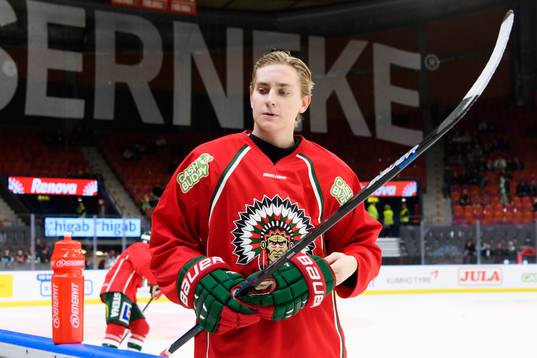 Frölundas Jacob Peterson innan ishockeymatchen i SHL