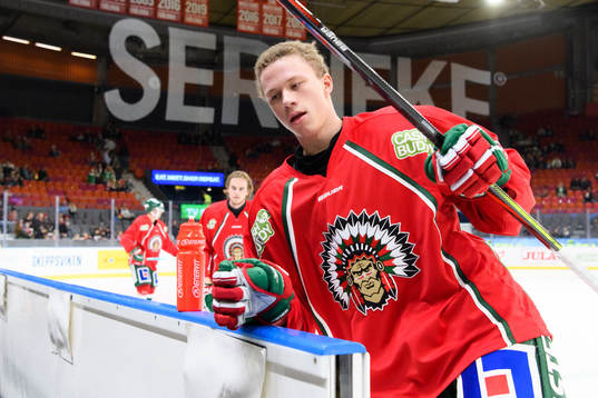 Frölundas Lucas Raymond innan ishockeymatchen i SHL mellan