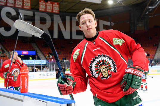 Frölundas Gustav Berglund innan ishockeymatchen i SHL