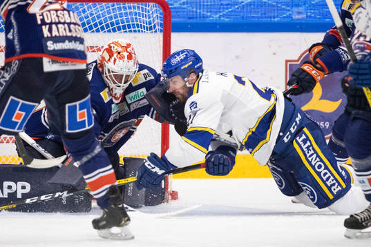 Leksands Marek Hrivik och Växjös målvakt Viktor Fasth