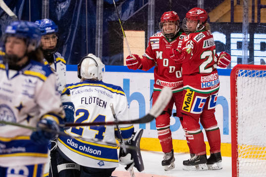 Modos Maja Grundström jublar