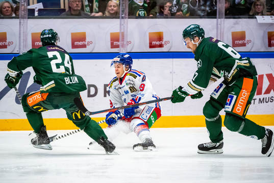 Färjestads Jonathon Blum och Jamo Kärki och Oskarshamns