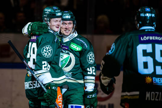 Färjestads Linus Arnesson och Jesper Olofsson jublar