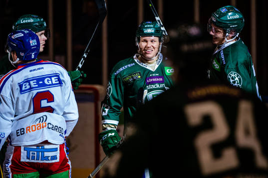 Färjestads Daniel Viksten jublar