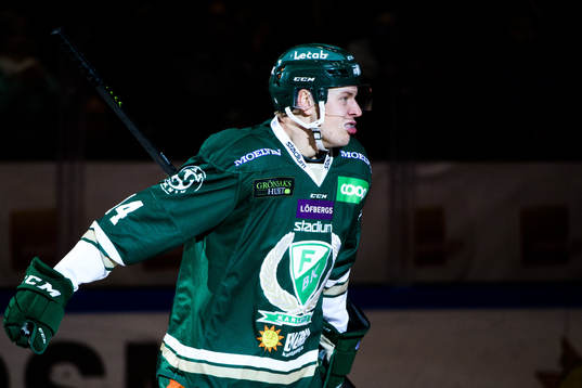 Färjestads Victor Ejdsell jublar