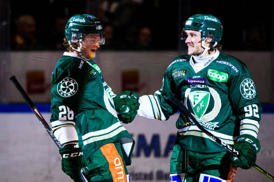 Färjestads Linus Arnesson och Jesper Olofsson jublar