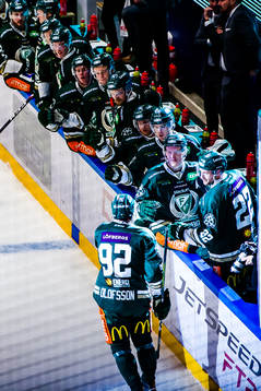 Färjestads Jesper Olofsson jublar med lagkamrater