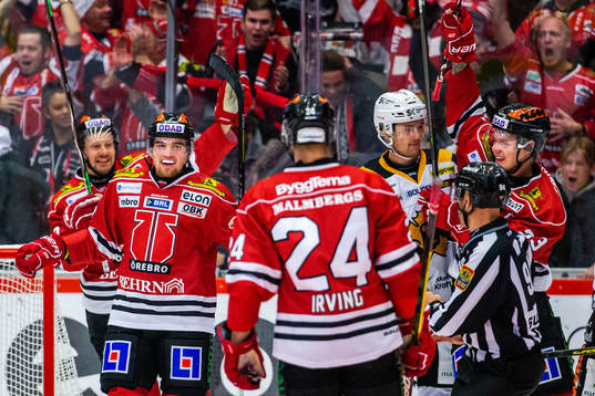 Örebros Glenn Gustafsson jublar