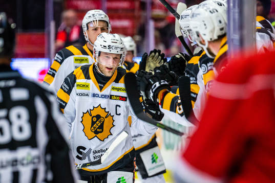 Skellefteås Oscar Möller jublar