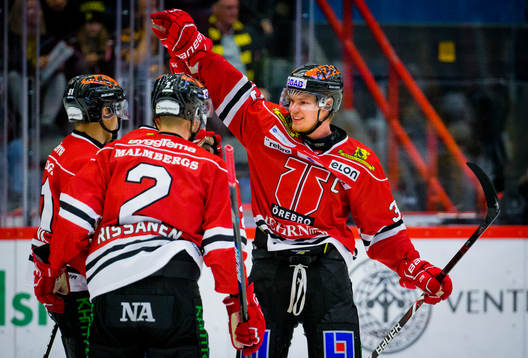 Örebros Christopher Mastomäki jublar med Rasmus Rissanen