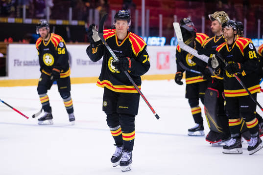Brynäs Nicklas Danielsson deppar med lagkamrater