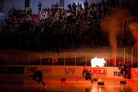 Brynäs spelare gör entré