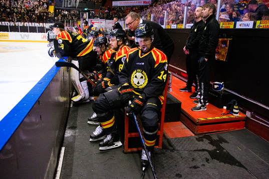 Brynäs Johan Alcén och Jaedon Descheneau  deppar
