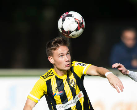 IFK Hässleholms Theo Ekström i matchen i division 2