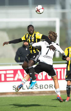 IFK Hässleholms Mike Andrews i matchen i division 2 mellan