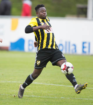 IFK Hässleholms Patrick Osiako i matchen i division 2
