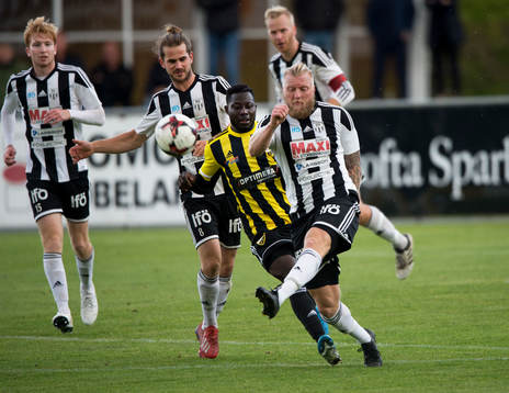 IFK Hässleholms Mike Andrews i matchen i division 2 mellan