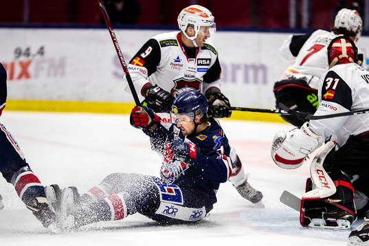 Linköpings Mikael Frycklund och Malmö Redhawks Frederik
