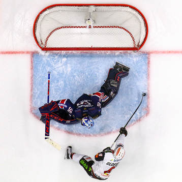 Avgörande mål på straff av Malmö Redhawks Johan