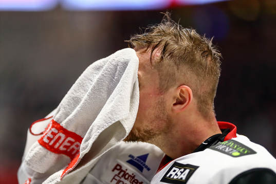 Malmö Redhawks målvakt Lars Volden deppar