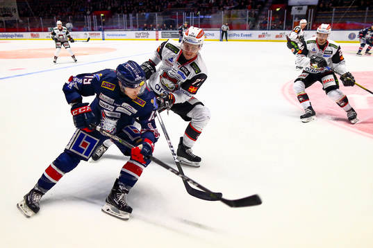 Linköpings Joe Whitney och Malmö Redhawks Adam Ollas