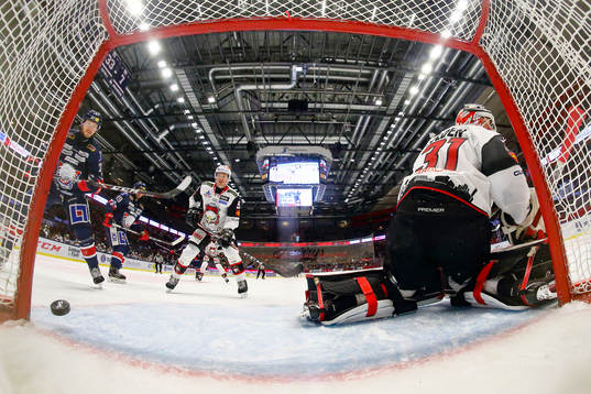 Mål 1-1 av Linköpings Max Lindroth förbi Malmö Redhawks