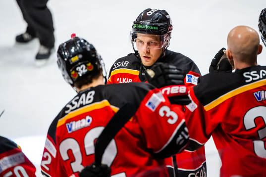 Luleås Juhani Tyrväinen jublar