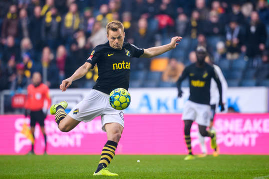 s Sebastian Larsson