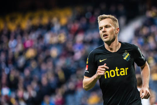 s Sebastian Larsson
