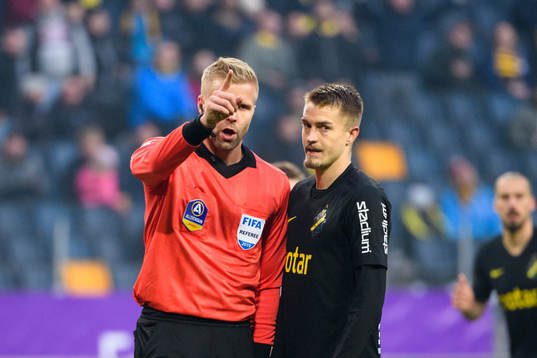 Domare Glenn Nyberg i samtal med Rasmus Lindkvist