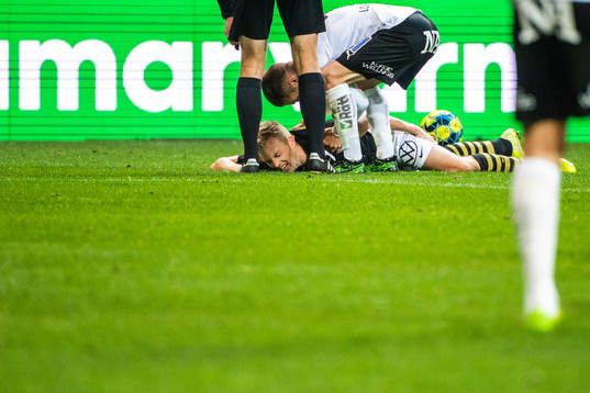 s Sebastian Larsson har ont