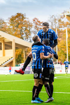 Sirius Mohammed Khalid Saeid jublar med Philip Haglund och