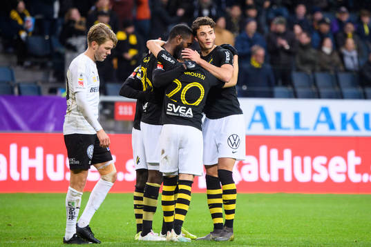 s spelare jublar med Henok Goitom
