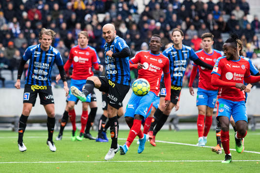 Sirius Karl Larson rensar bort en hörna