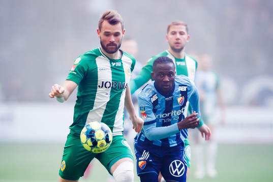 Hammarbys Mads Fenger Nielsen och Djurgårdens Mohamed Buya