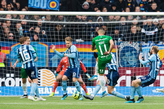 Hammarbys Vladimir Rodic med ett skott mot mål