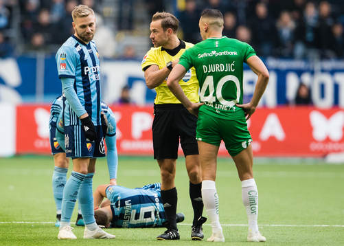 Djurgårdens Jonathan Ring, domare Kristoffer Karlsson och