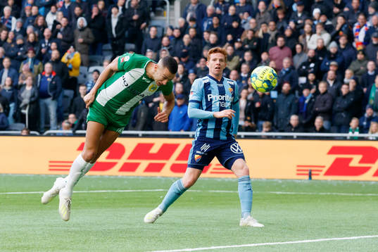 Hammarbys Nikola Djurdjic nickar bollen till 0-1