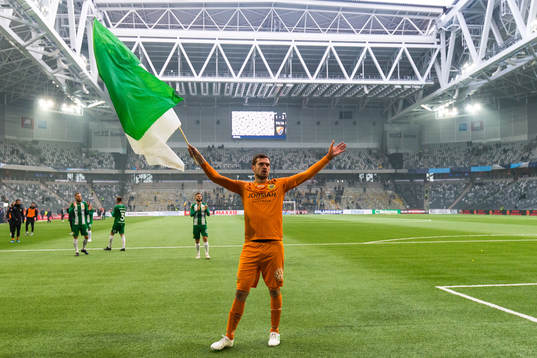 Hammarbys målvakt Davor Blazevic jublar