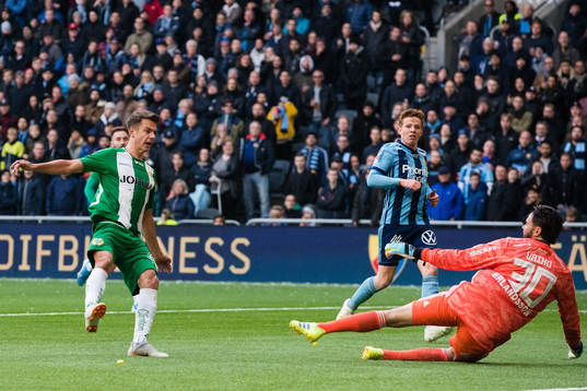 Hammarbys Alexander Kacaniklic skjuter 0-2 för Hammarby