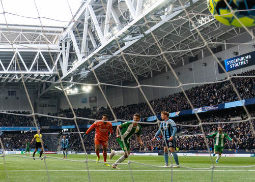 Hammarbys Alexander Kacaniklic gör 0-2 för Hammarby bakom