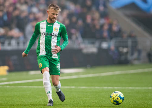 Hammarbys Dennis Widgren med bollen