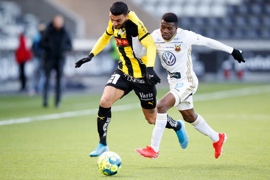 Häckens Ahmed Yasin och Östersunds Kalpi Wilfried Ouattara