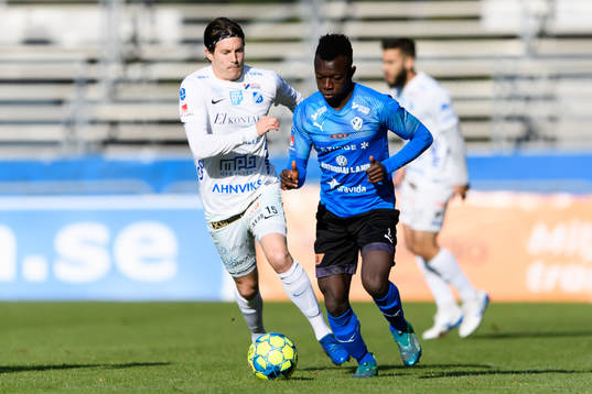 Norrbys Nino Osmanagic och Halmstads Thomas Boakye