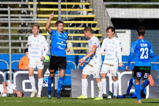 Halmstads Mikael Boman jublar