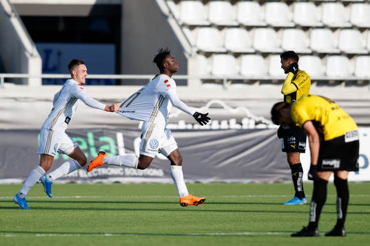 Östersunds Jordan Attah Kadiri jublar