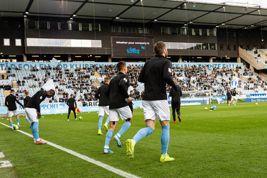 Malmö FFs spelare springer in till uppvärmningen