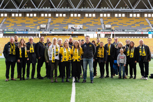 Gruppbild på inblandade i Elfsborg  satsning på damlag